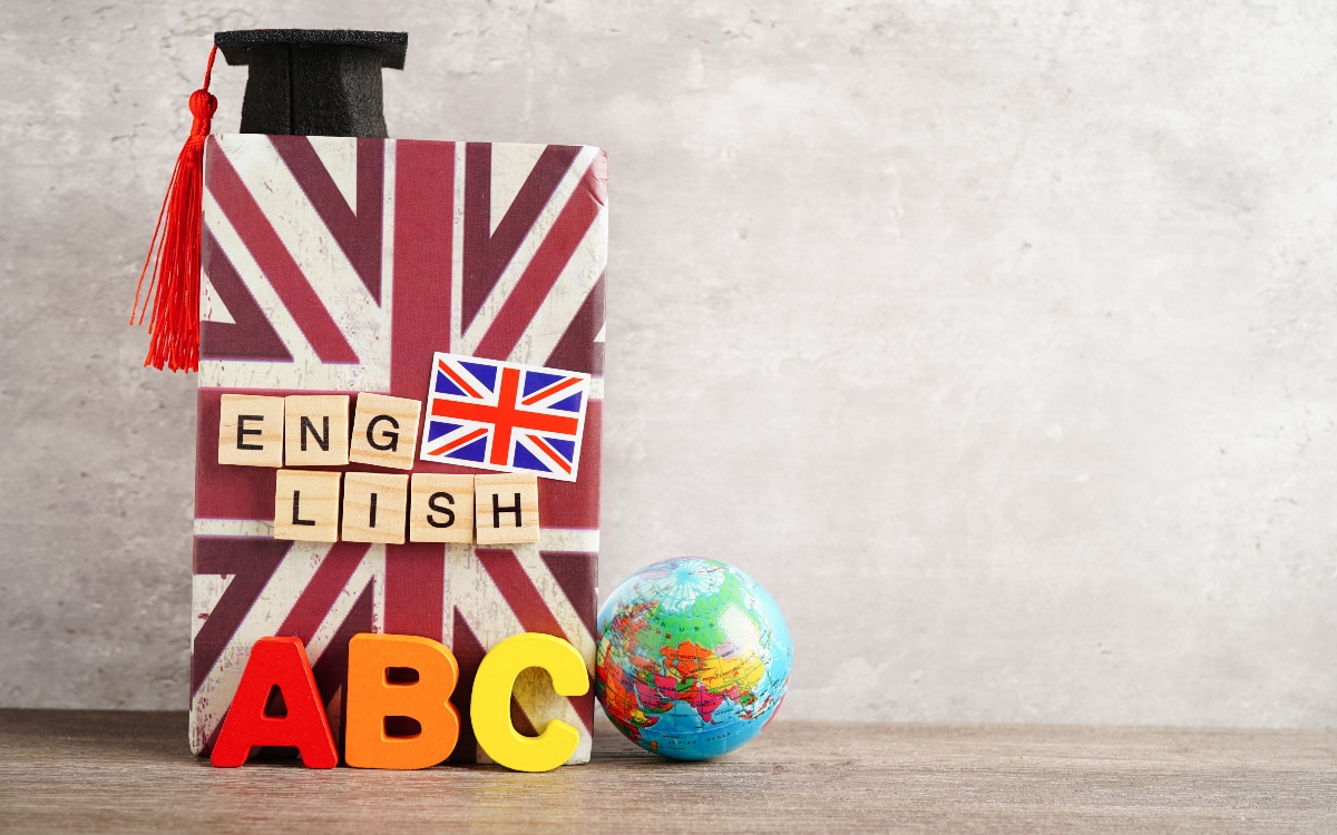 Bangkok, Thailand April 1, 2023 English book and piggy bank with globe, learning and tutorial for foreigner.